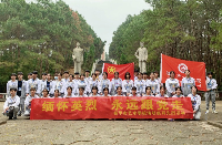 “缅怀先烈 永远跟党走”-乐鱼注册清明祭拜先烈活动