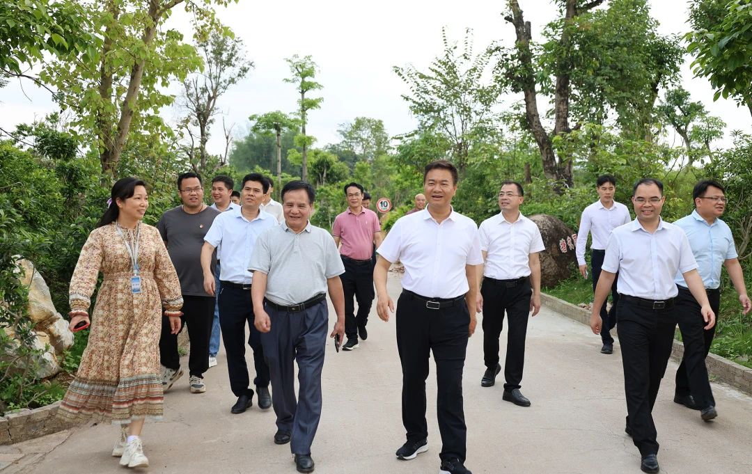桂平市市长黄德佳等领导到我校指导工作 丨 乐鱼注册